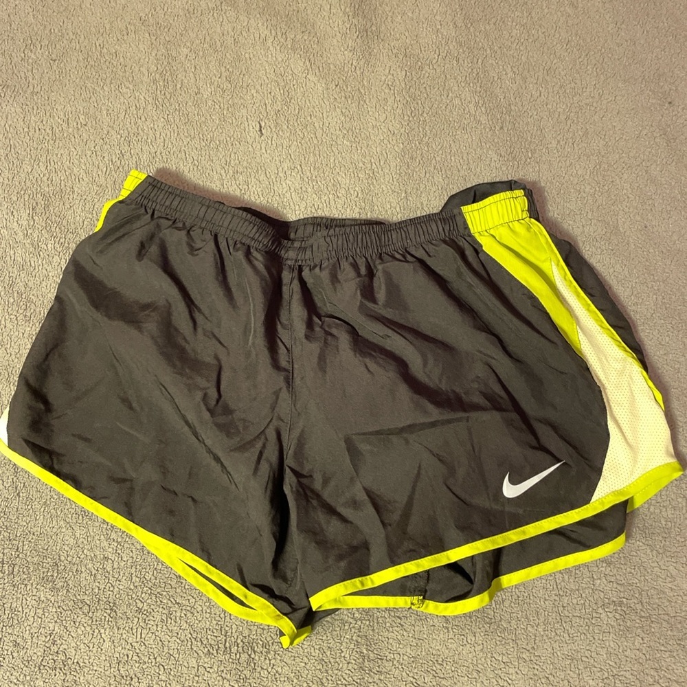 nike running shorts yellow/black
